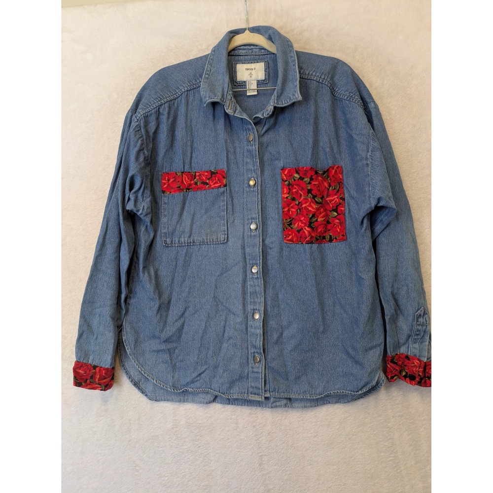 Forever‎ 21 Women's Size L Blue Denim Button Down Shirt Rose Floral Contrast
